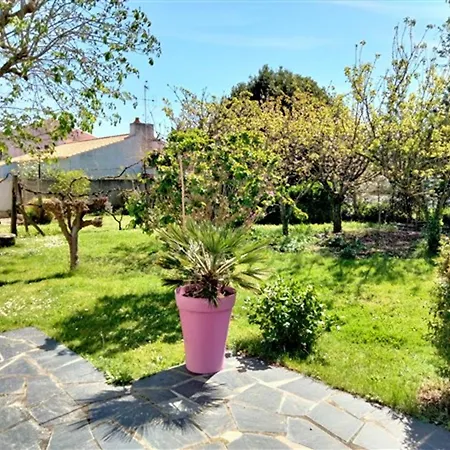 Maison Familiale Avec Jardin, Parking Prive Et Wifi Aux Sables-d'olonne - Fr-1-331-35 Hébergement de vacances